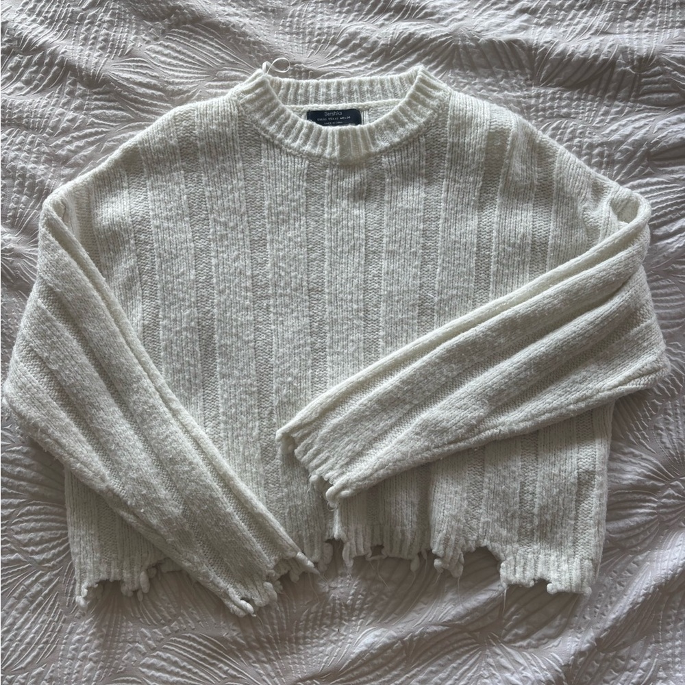 Bershka White Crew Neck Sweater with Ribbed Knit Design